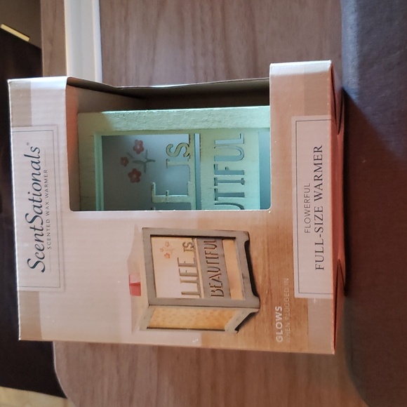 Scented wax warmer - Picture 1 of 2